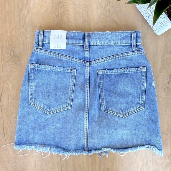 🆕 ZARA | Distressed Denim Jean Skirt - Picture 2 of 4